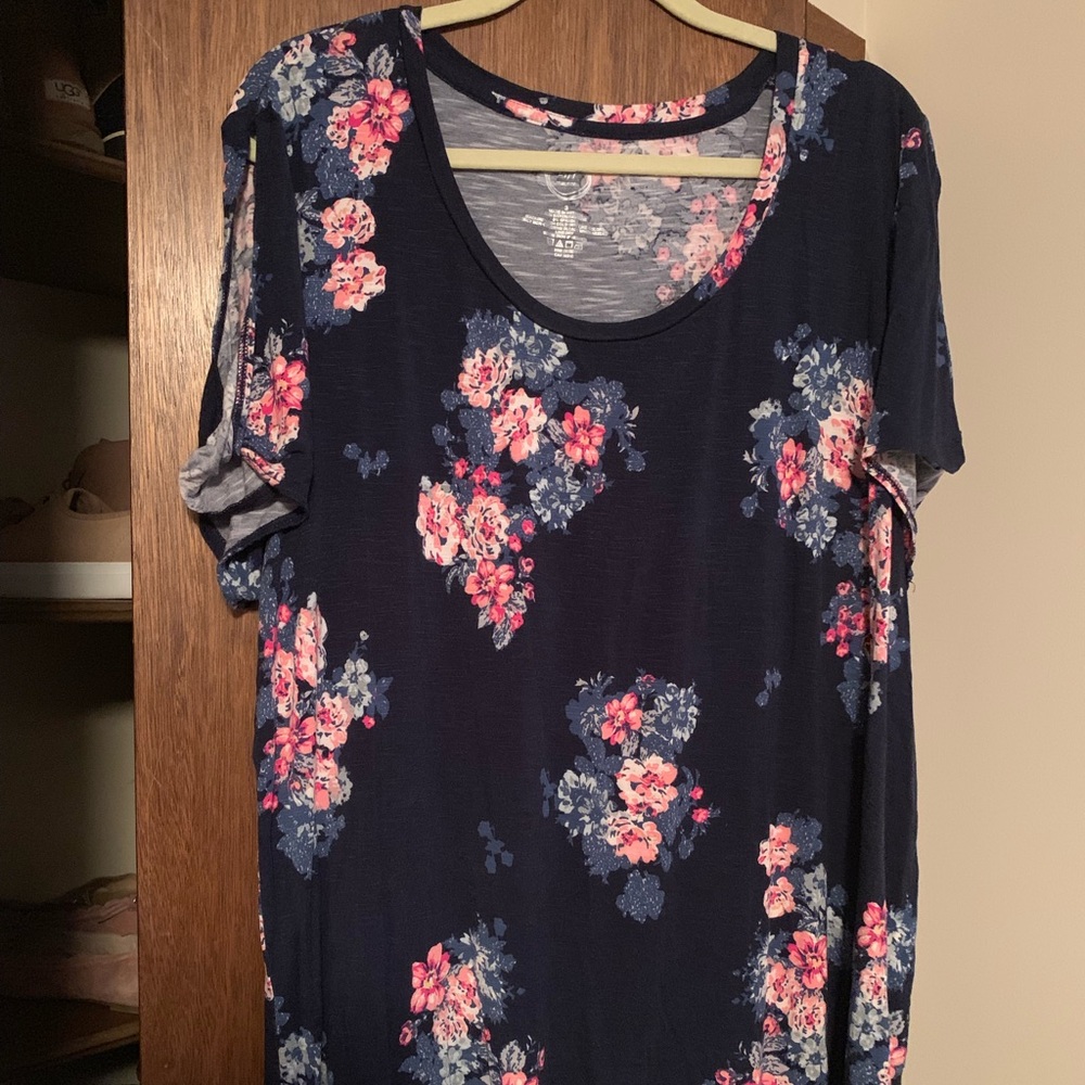 Maurices Navy Blue Floral T-Shirt 3X NWOT